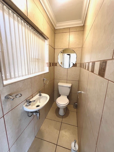 4 Bedroom Property for Sale in Menkenkop Western Cape